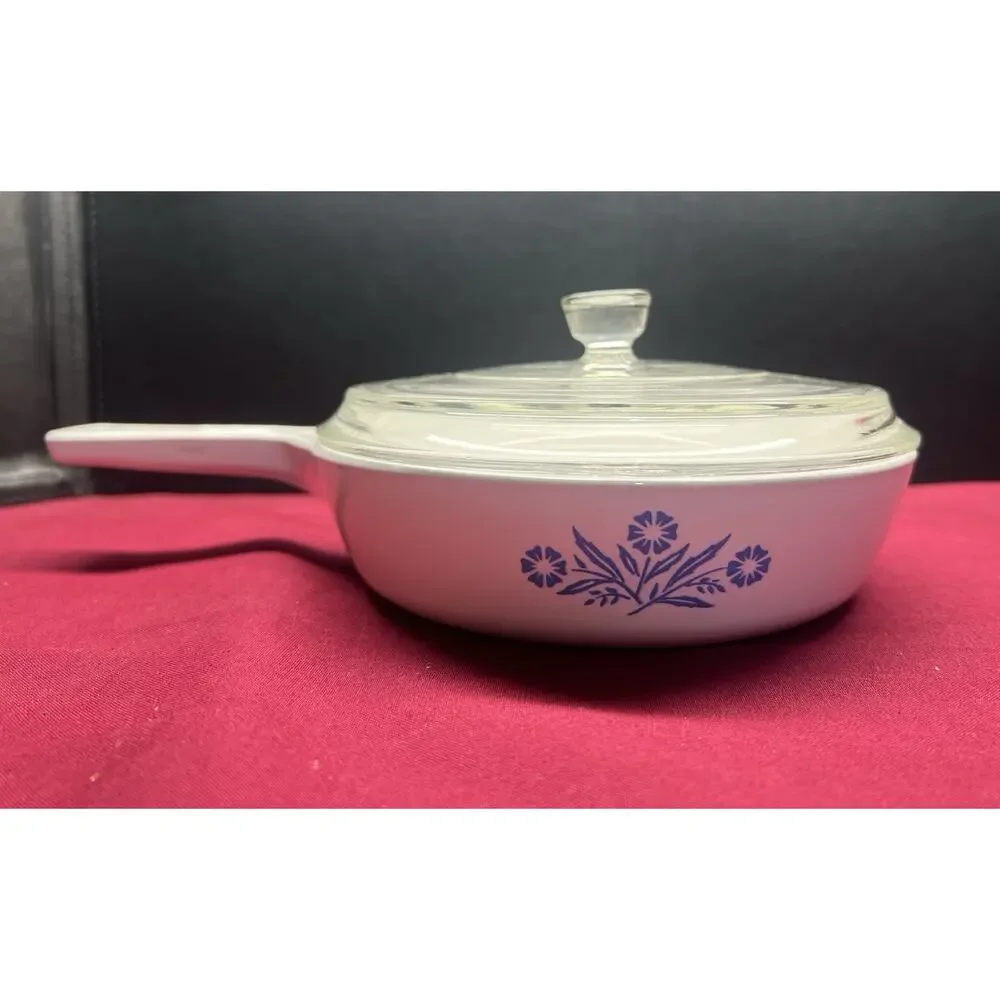 Corning Ware 6.5” Skillet‎ with lid P-83-B Cornflower Lid Has Chip